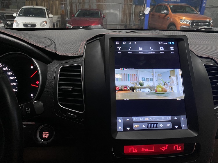 Màn hình Tesla cho xe Kia Sorento 2014-2018
