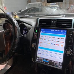 Ảnh lắp đăt màn hình Tesla Prado