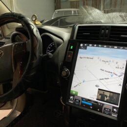 Ảnh lắp đăt màn hình Tesla Prado