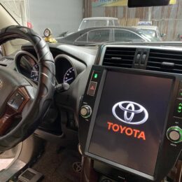 Ảnh lắp đăt màn hình Tesla Prado