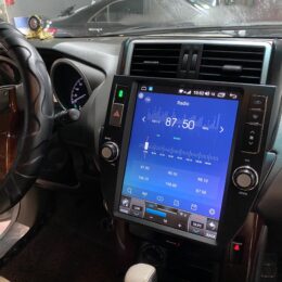 Ảnh lắp đăt màn hình Tesla Prado