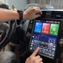 Ảnh lắp đăt màn hình Tesla Prado
