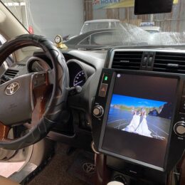 Ảnh lắp đăt màn hình Tesla Prado