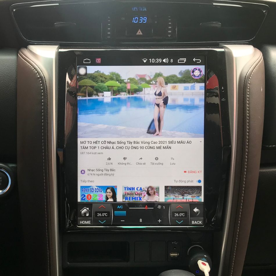 Lắp màn màn hình android Tesla Fortuner